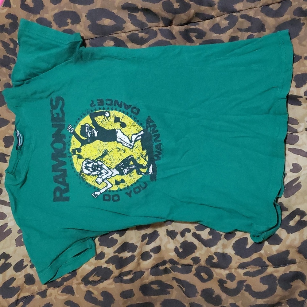 Ramones vintage green do you wanna dance tshirt. Size s